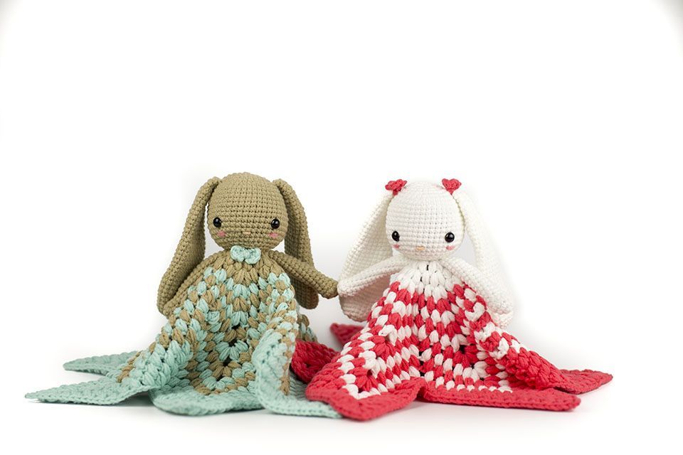 Patrón mantita conejitos amigurumi