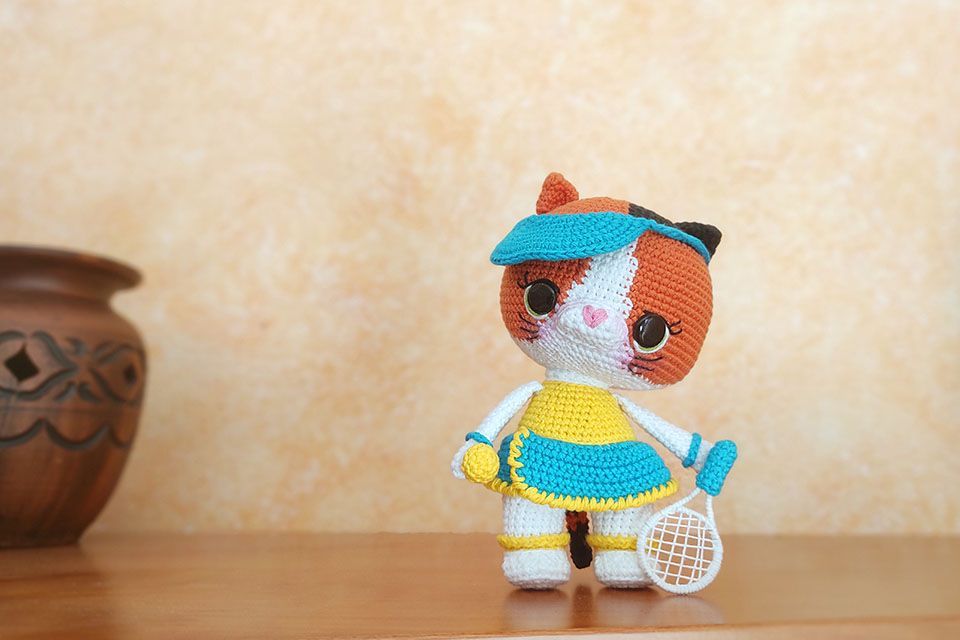 Gatina Navratilova patrón de gata tenista amigurumi