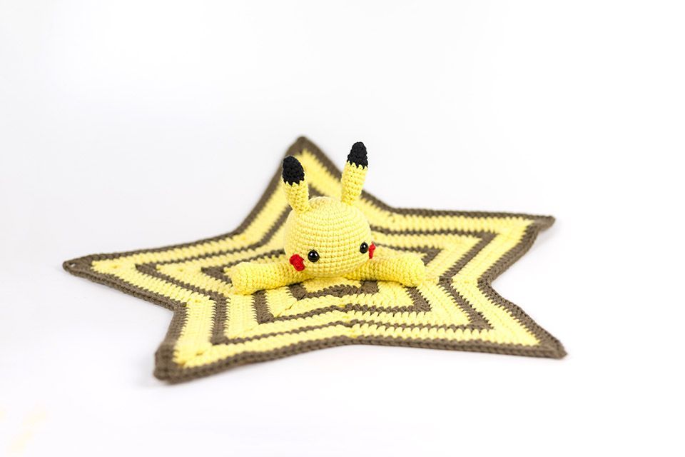 Patrón mantita Pikachu amigurumi