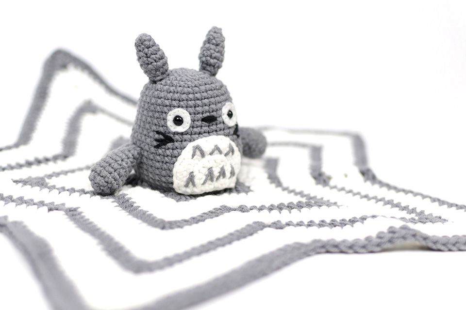 Patrón mantita Totoro amigurumi