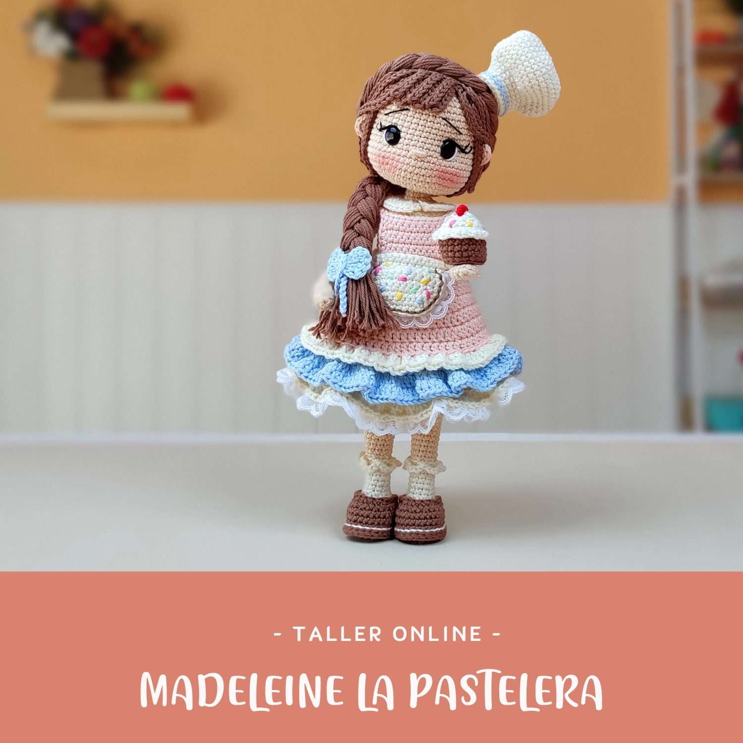 Madeleine la pastelera, taller online de amigurumi con clases en vídeo y patrón PDF incluido.